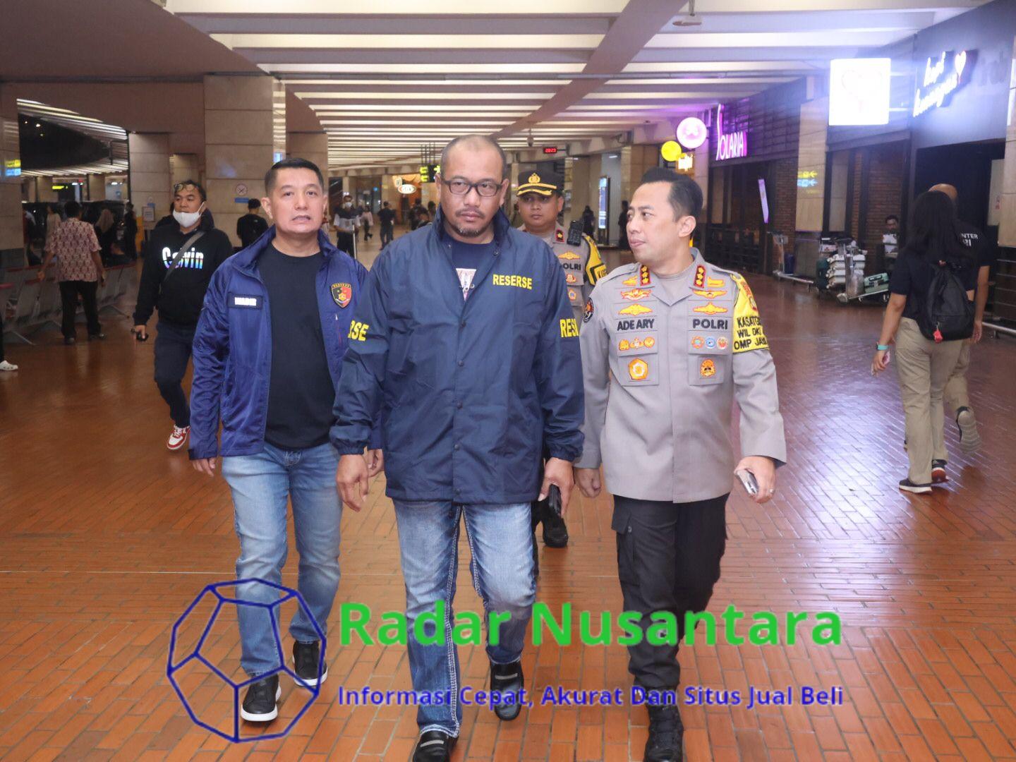 2 Pelaku Kasus Judi Online Libatkan Pegawai Komdigi Tiba di Bandara Soetta