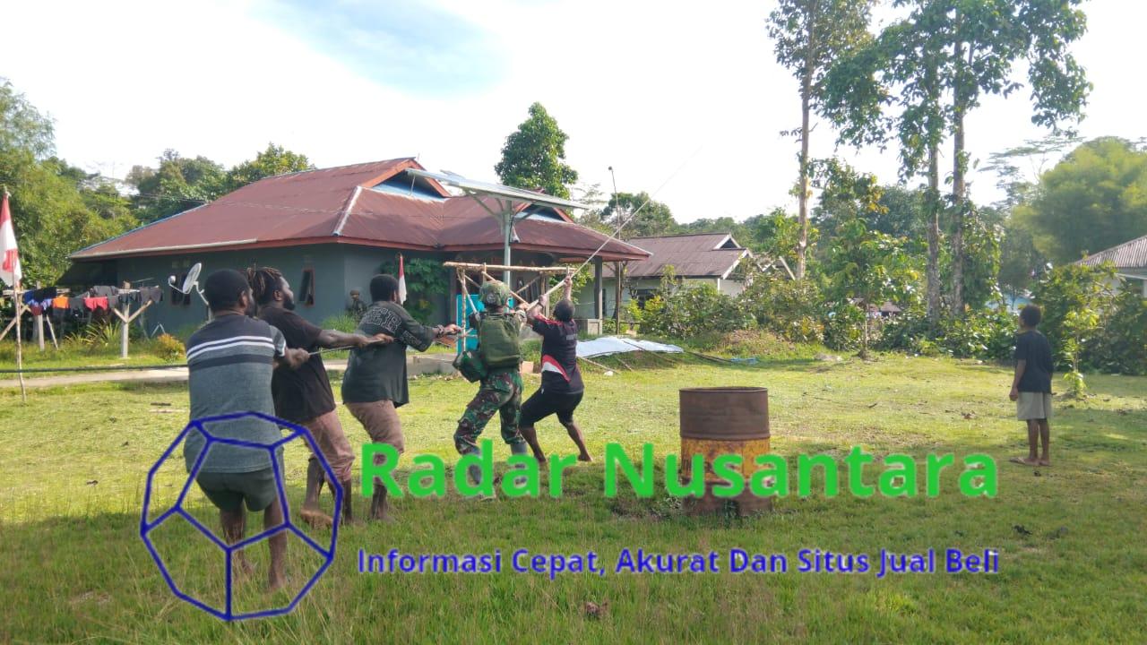 Warga Frambu Antusias Bersama Satgas Habema Kerja Bakti Bersihkan Lingkungan