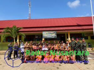 Satgas Pamtas Yonarmed 11 Kostrad Bagikan Alat Tulis di SD N 003 Sebatik Barat