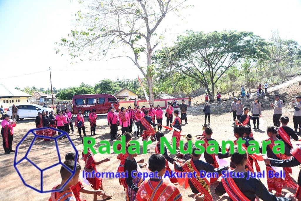 Ketum Bhayangkari Pusat Kembali Salurkan Ribuan Paket Bansos di Maluku Barat Daya