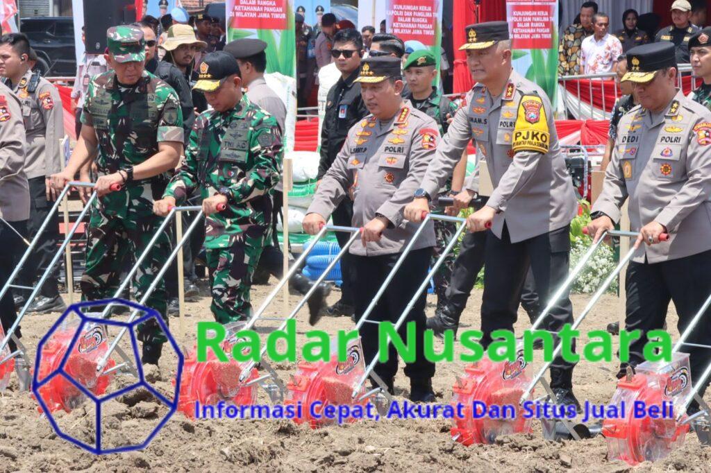 Kapolri Bersama Panglima TNI Tanam Jagung di Sidoarjo, Tandai Peluncuran Gugus Tugas Polri Dukung Ketahanan Pangan