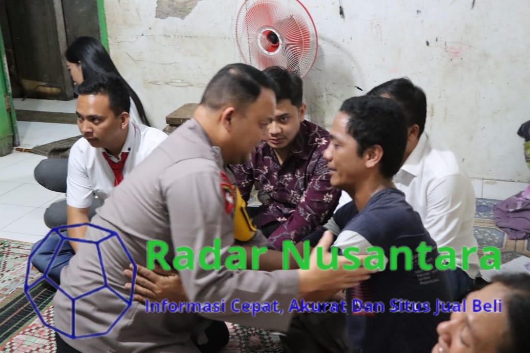 Wakapolrestabes Medan Kunjungi Orangtua Tiga Abang Adik Korban Penikaman Tetangga