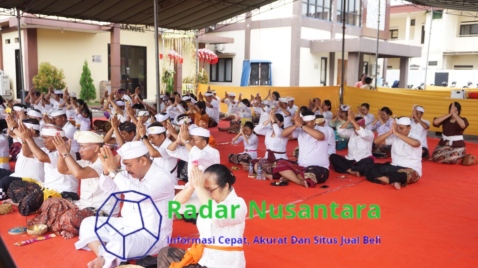 Polresta Sidoarjo Gelar Piodalan Peringati Dua Tahun Pura Kertha Bumi Bhayangkara