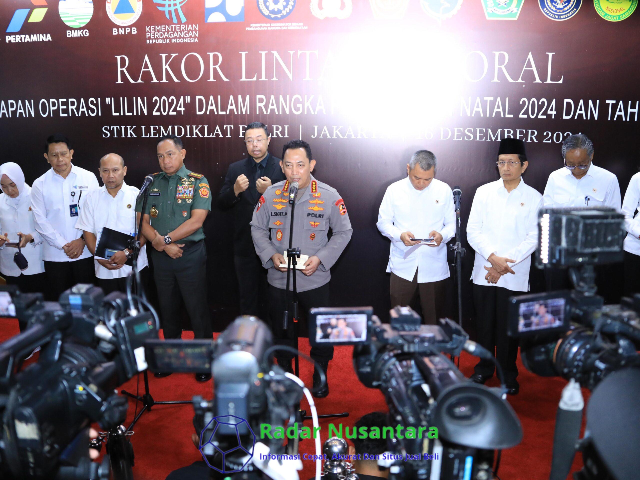 Kapolri: Personel Gabungan Polri-TNI Amankan 61 Ribu Lokasi Ibadah dan Rekreasi Saat Natal-Tahun Baru