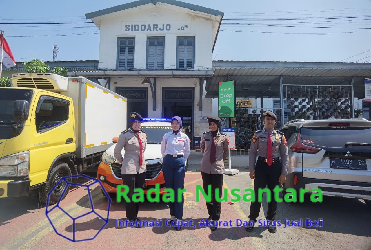 Polwan Polresta Sidoarjo Amankan Liburan Nataru di Obyek Vital