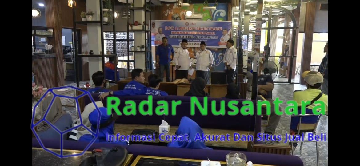 Foto : Ketua DPD Konfederasi Serikat Pekerja Seluruh Indonesia (KSPSI) AGN Sumut TM Yusuf didampingi pengurus lainnya, mengajak semua kalangan masyarakat, serikat pekerja dan serikat buruh menghormati hasil Pilkada Damai 2024 pasca Pilkada serta menciptakan situasi kamtibmas yang aman dan terkendali