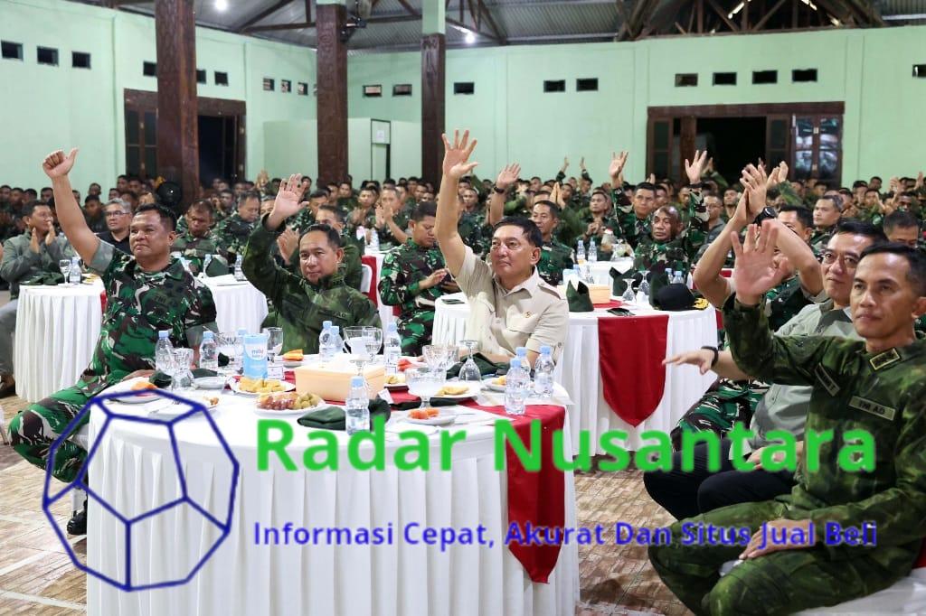 Panglima TNI Bersama Menhan RI Merayakan Malam Pergantian Tahun Bersama Ribuan Prajurit di Papua