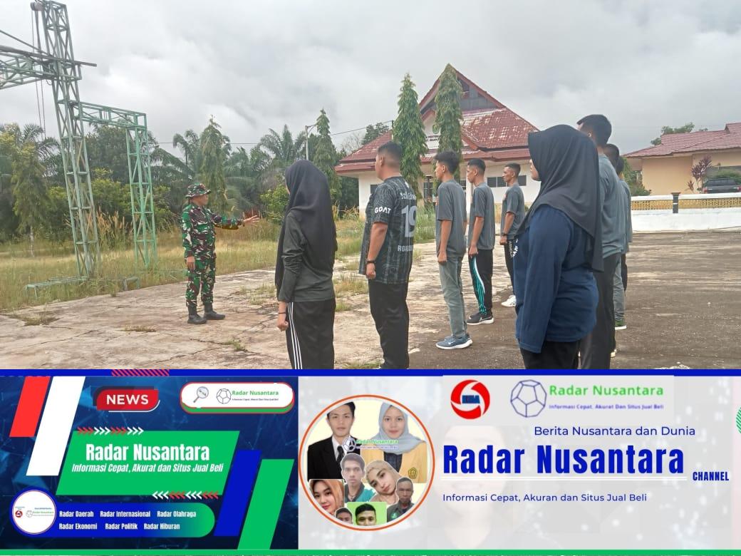 Pelatihan Bintalsik Oleh Babinsa Koramil 0909 Muara Wahau Untuk Calon Anggota Satpol PP Dilapangan Depan Kantor Kecamatan Muara Wahau