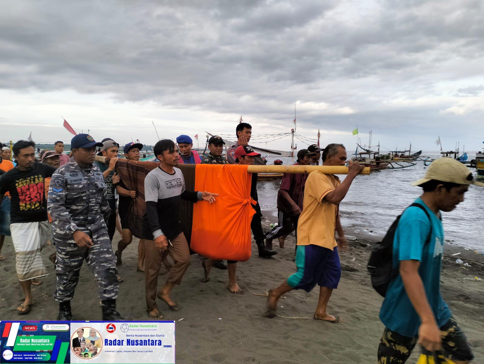 Prajurit Lanal Banyuwangi Koarmada II , Berhasil Evakuasi Korban Tenggelam di Perairan Tanjung Wedi