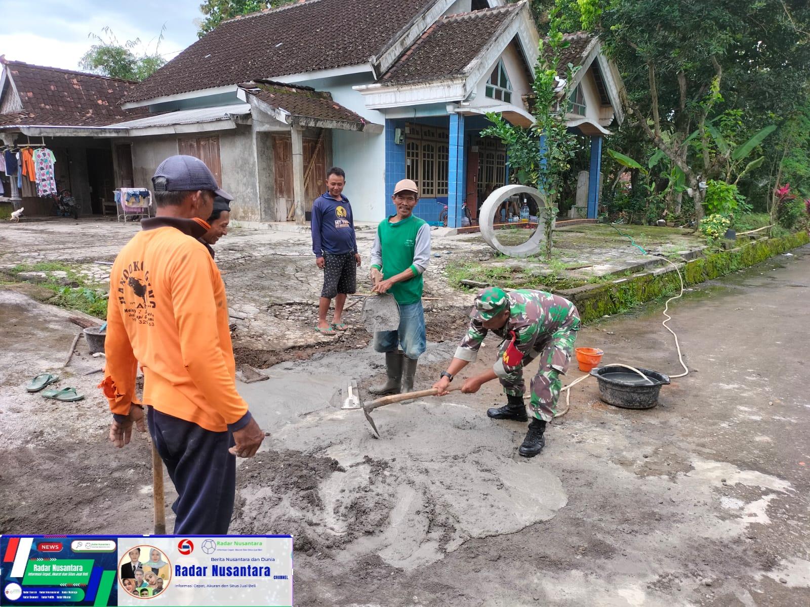 Babinsa Nogosari Dukung Pembangunan di Desa Jeron