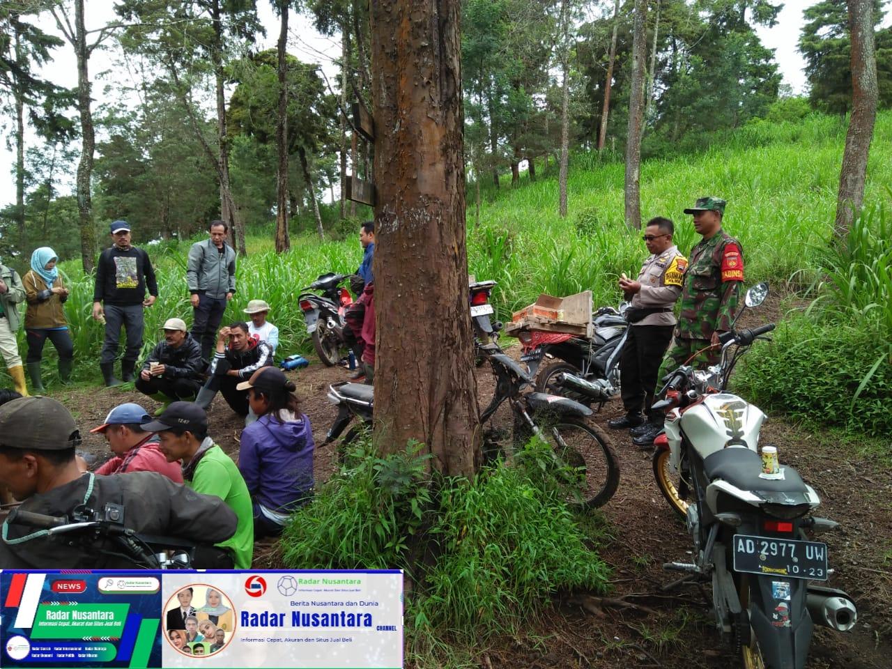 TNI Polri Dan Petugas Gabungan Lakukan Penanaman Pohon Endemik Dijalur Pendakian Gancik