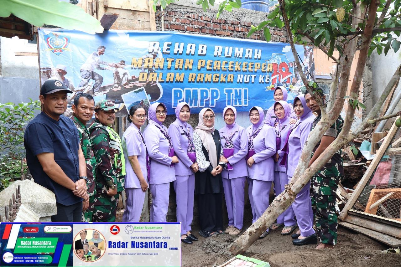 Komandan PMPP TNI Berikan Bantuan Bedah Rumah dan Beasiswa Untuk Keluarga Veteran Peacekeeper