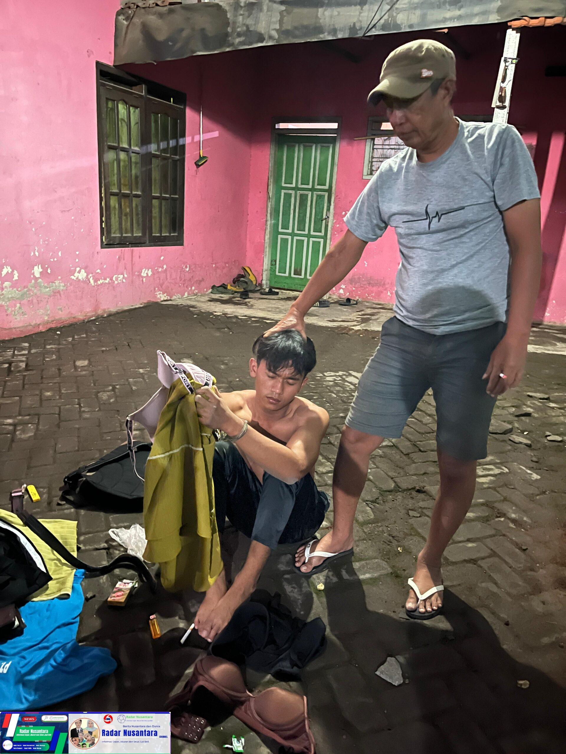 Aksi Unik Pemuda Mencuri Pakaian Dalam Wanita Kemudian Langsung Dipakainya