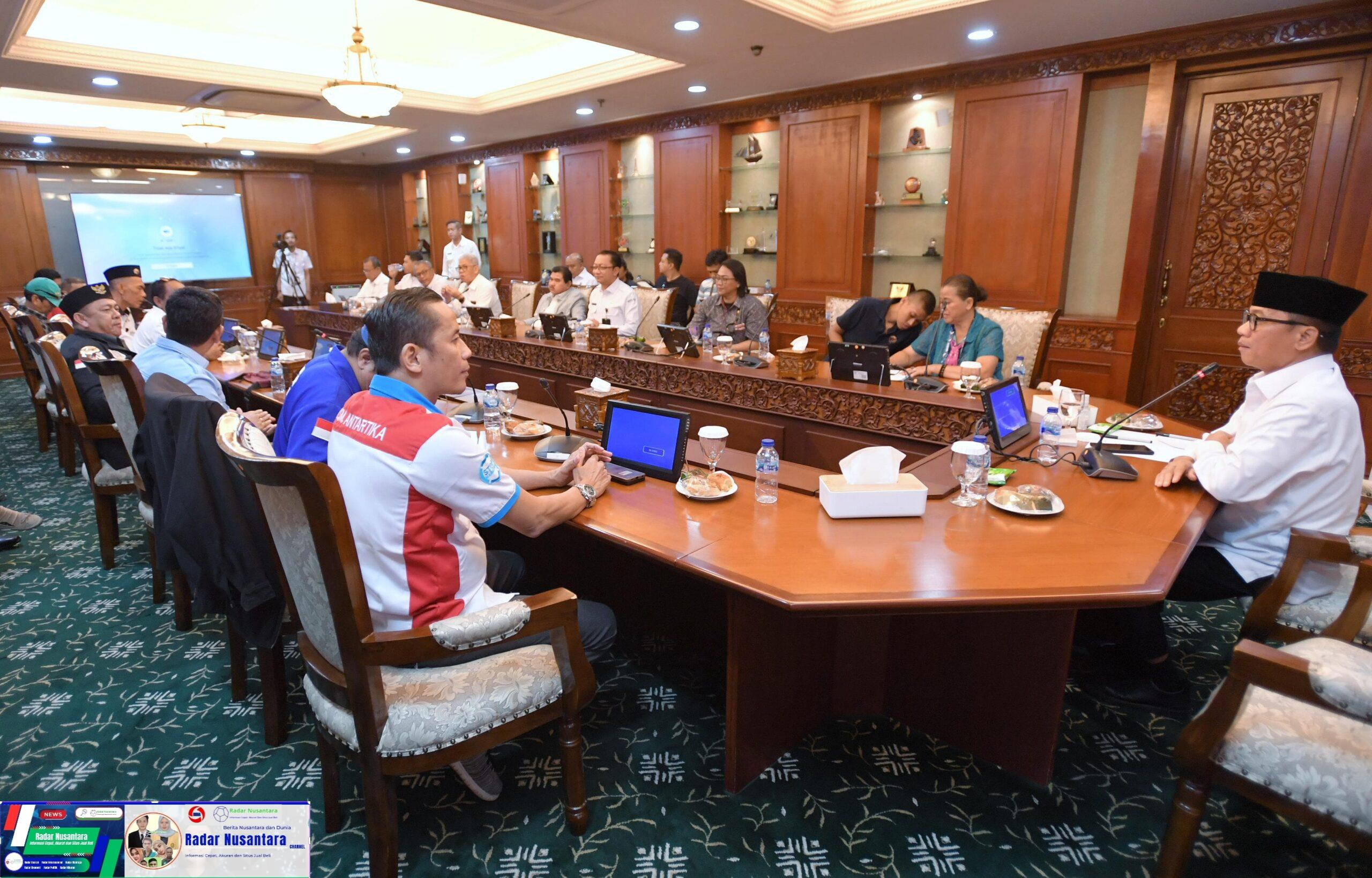 Ramses Sitorus Bersama Ribuan Wartawan & LSM Klarifikasi Statement Menteri Desa PDT Terkait Ucapannya "LSM & Wartawan Bodrex"