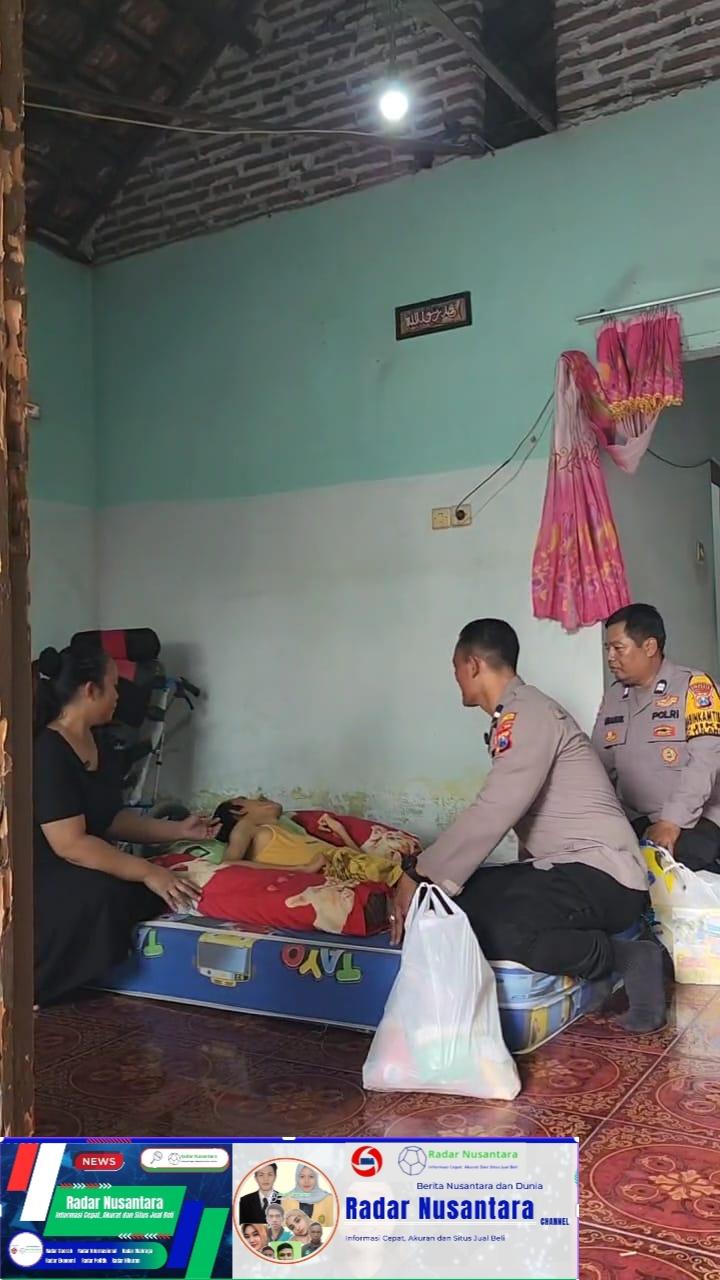 Bhabinkamtibmas Kebaron Tulangan Peduli Remaja Sakit Polio