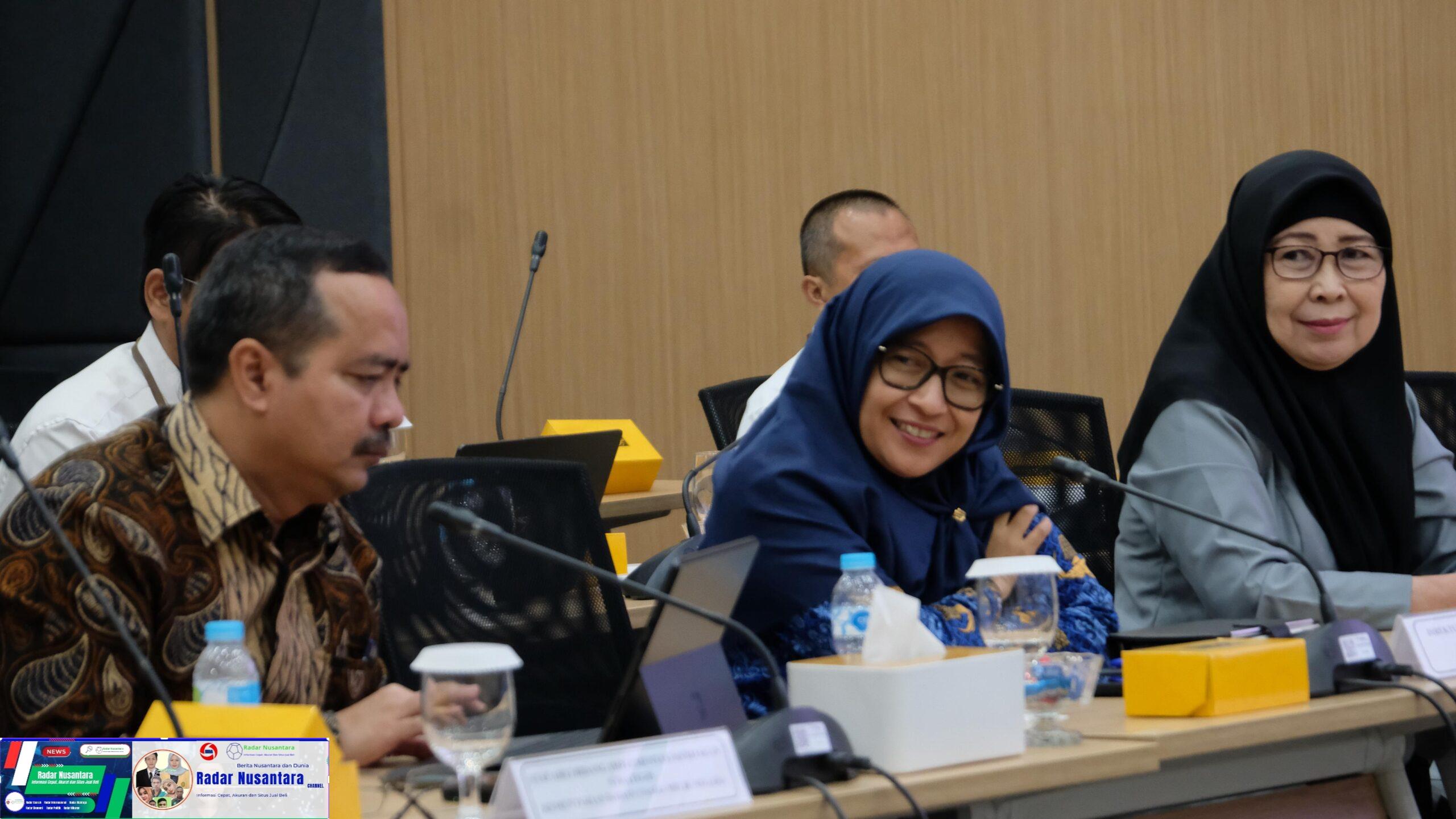 FOTO: Dyah Sulistyaningsih, Analis Kebijakan Ahli Madya Urusan Pertanian dan Pangan, Ditjen Bina Bangda Kemendagri, (berkerudung biru)