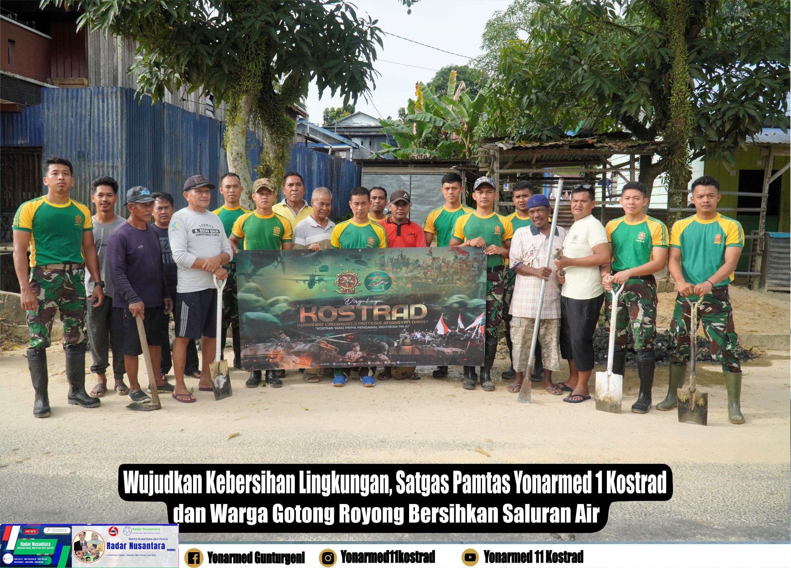 Wujudkan Kebersihanan Lingkungan, Satgas Pamtas Yonarmed 11 Kostrad dan Warga Gotong Royong Bersihkan Saluran Air