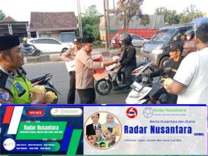Polsek Balongbendo Bagikan Takjil Ramadhan