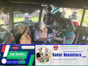 DanPos Sinak Bandara Satgas Yonif 700/WYC Bagikan Alkitab Kepada Masyarakat Kampung Gigobak