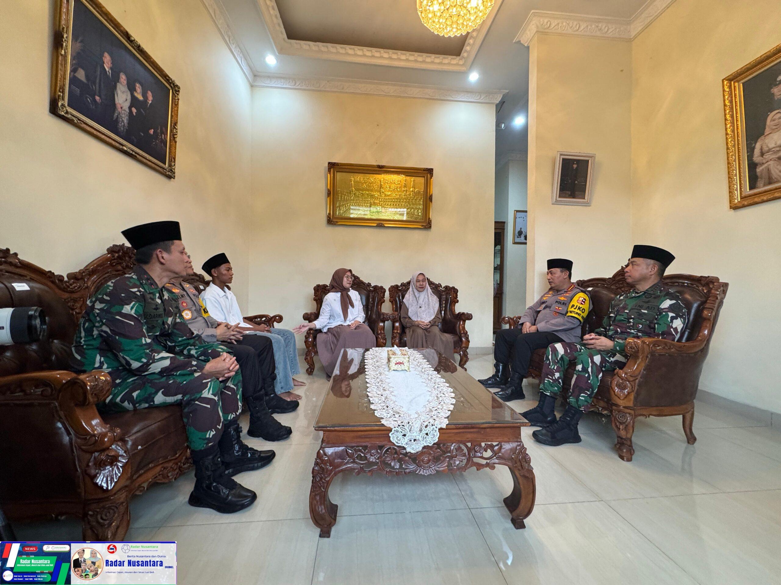 Kapolri Berikan Penghargaan Rekpro Bintara ke Daffa, Sepupu Almarhum Briptu Ghalib