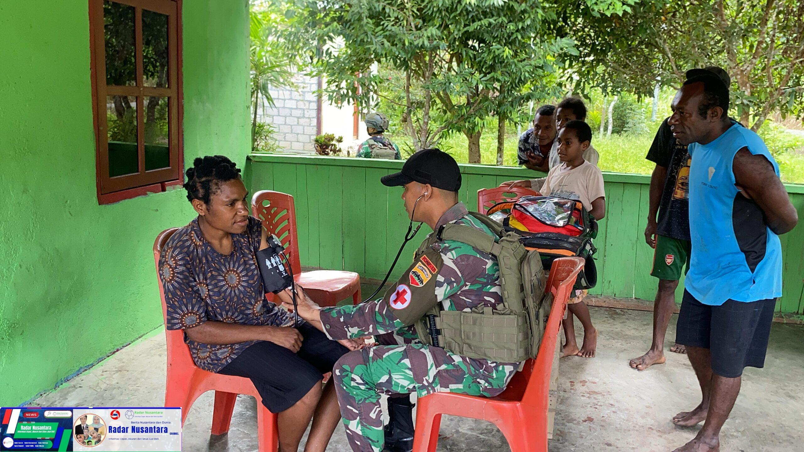 Satgas Yonif 131/BRS Berikan Pelayanan Kesehatan Gratis Pada Masyarakat Kampung Kalilapar Papua
