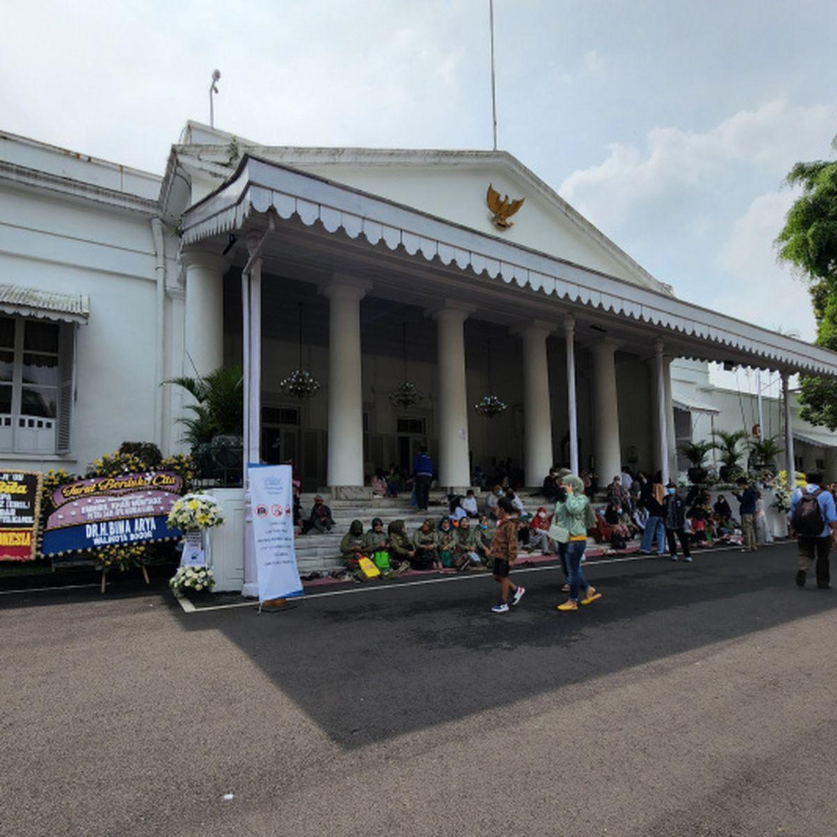 Warga Padati Gedung Pakuan, Layanan Kesehatan dan Adminduk Jadi Favorit