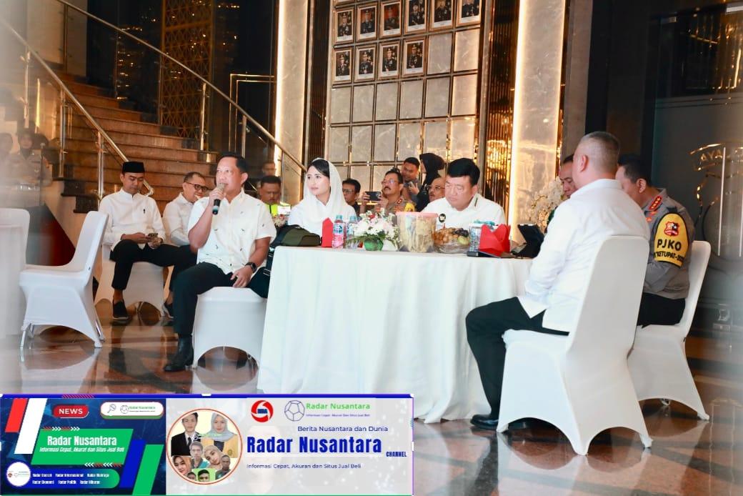 Mendagri Tito Bersama Kapolri Pantau Sitkamtibmas pada Malam Takbiran Idulfitri 1446 Hijriah di Daerah