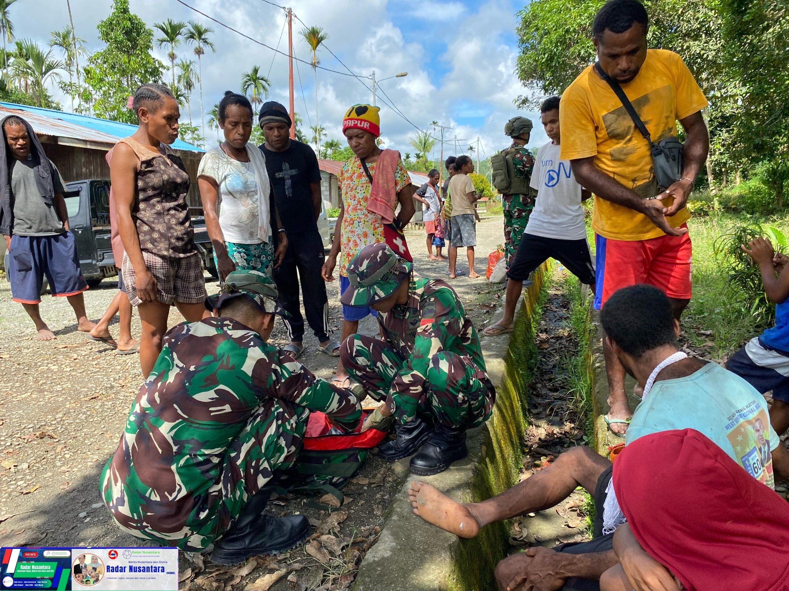 Jalin Kedekatan dengan Masyarakat Papua, Satgas Yonif 131/BRS Berikan Pelayanan Kesehatan di Kampun Mosso