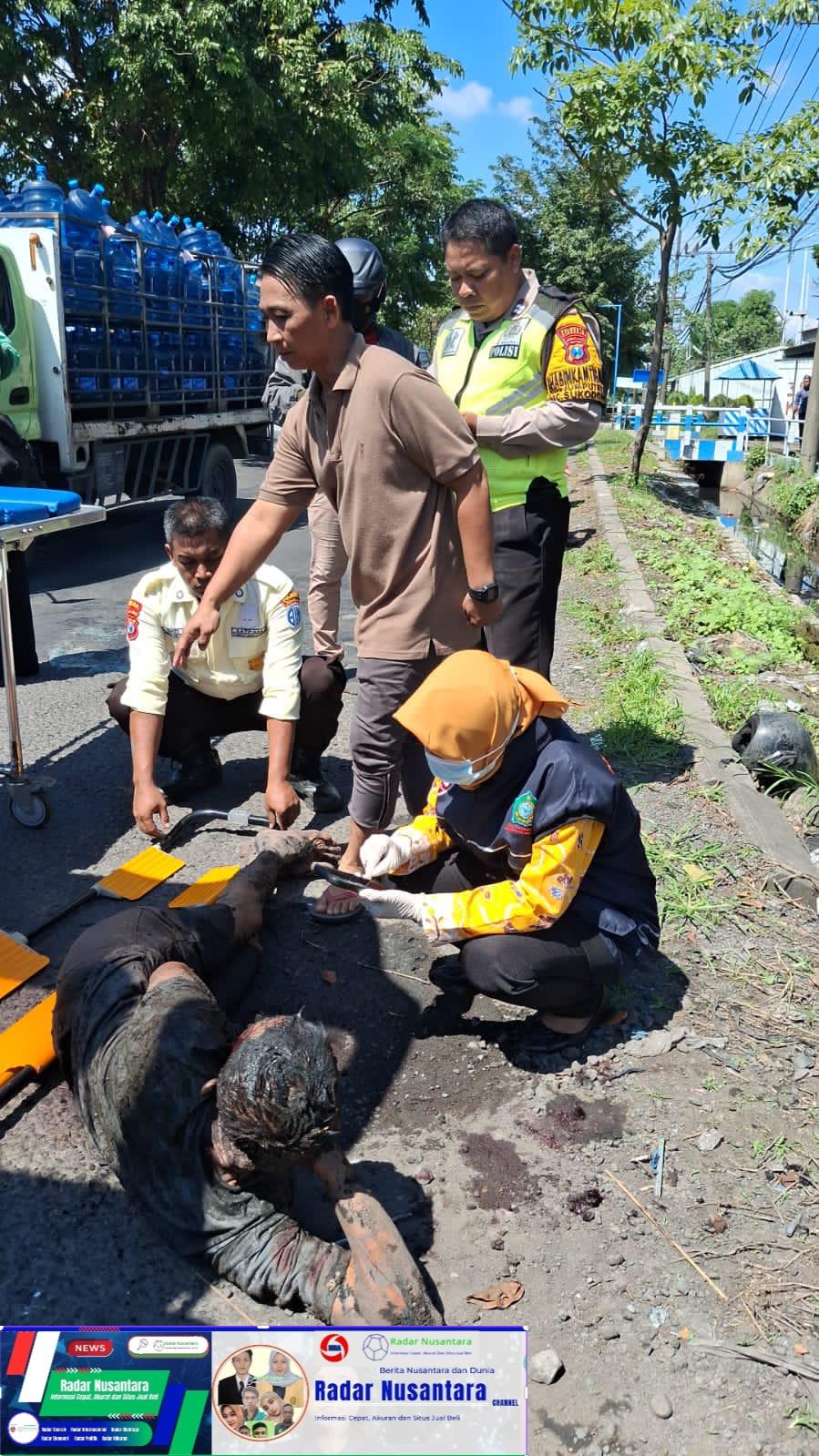 Diduga Mengantuk Pengendara Suzuki Shogun Beserta Motornya Masuk Ke Sungai