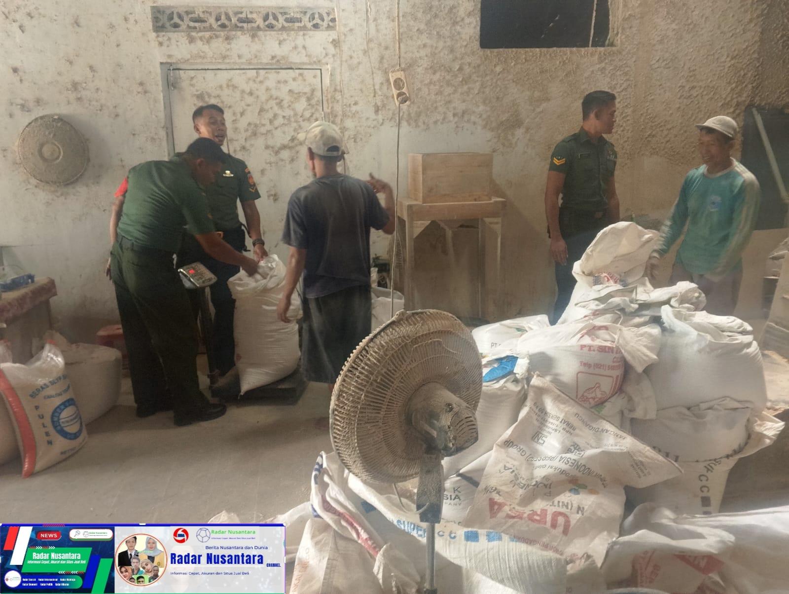 Babinsa Cek Stok Beras di Penggilingan, Pastikan Ketersediaan Pangan Aman