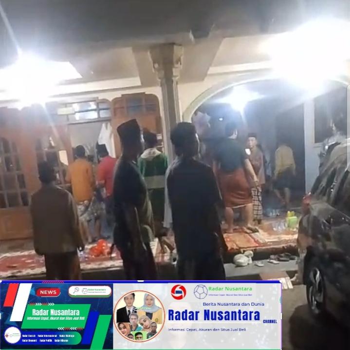 Viral !!! Sejumlah Warga Membawa Sajam Merusak Rumah