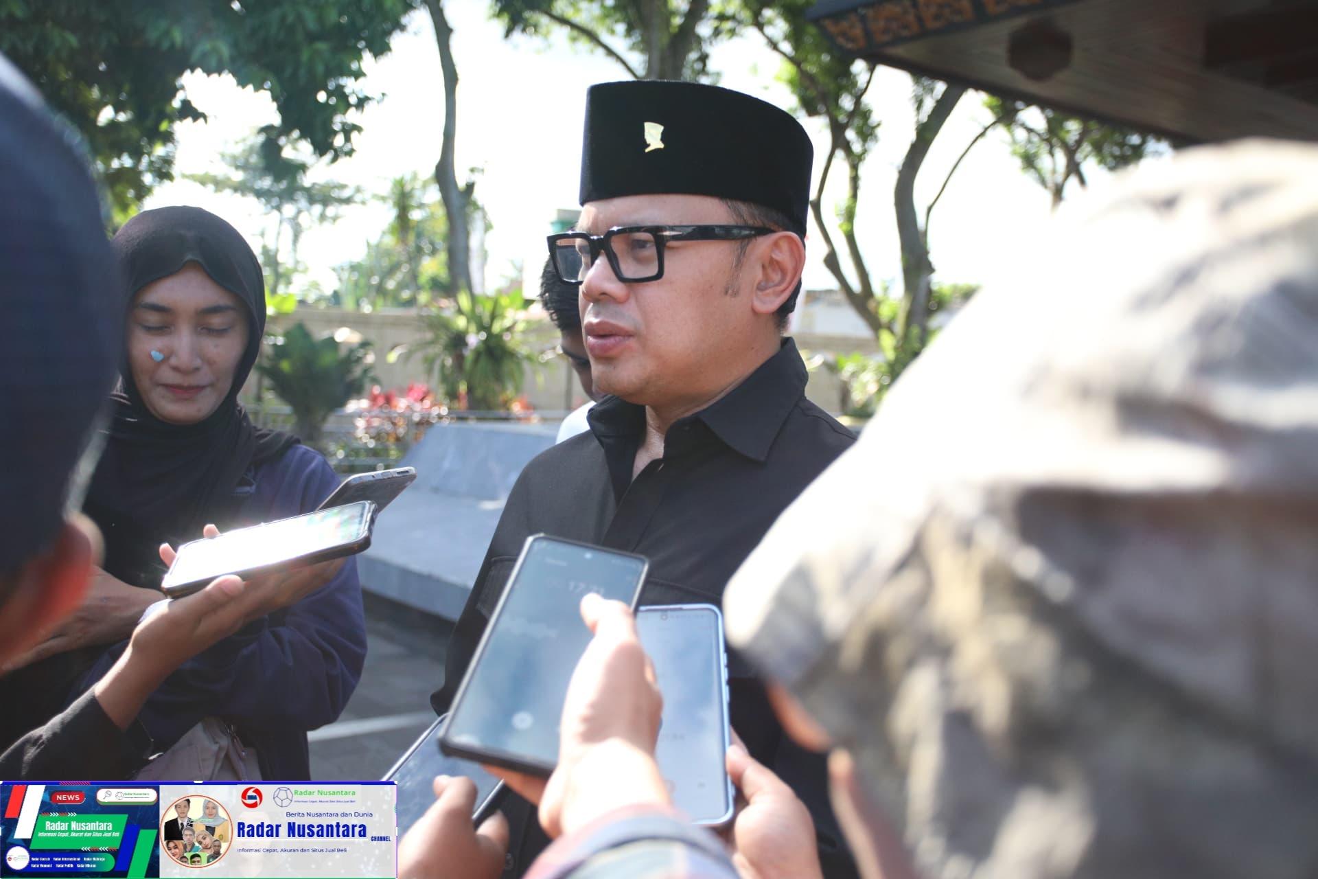 Sambangi Makam Bung Karno, Wamendagri Bima Ajak Pemda Jaga Nilai Luhur Daerah