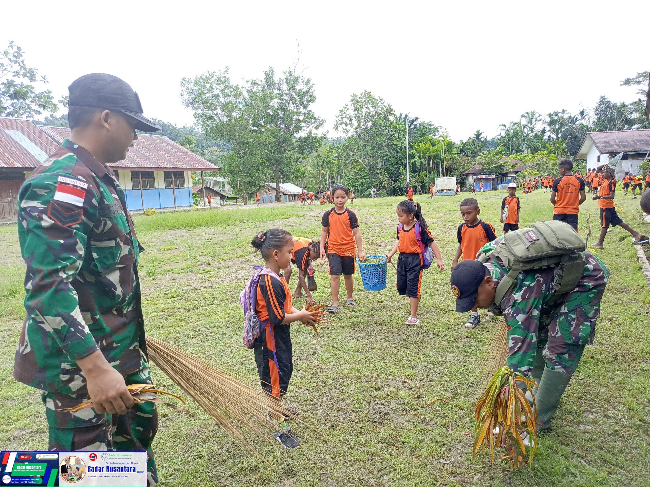 Satgas Yonif 131/Brajasakti Bersama Siswa Gotong Royong Ciptakan Lingkungan Belajar yang Nyaman