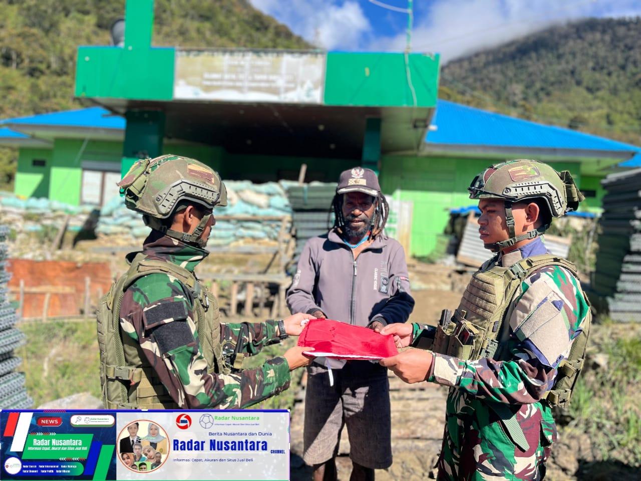 Merah Putih di Ujung Negeri: Satgas TNI dan Warga Amungi Satukan Hati di Balai Desa