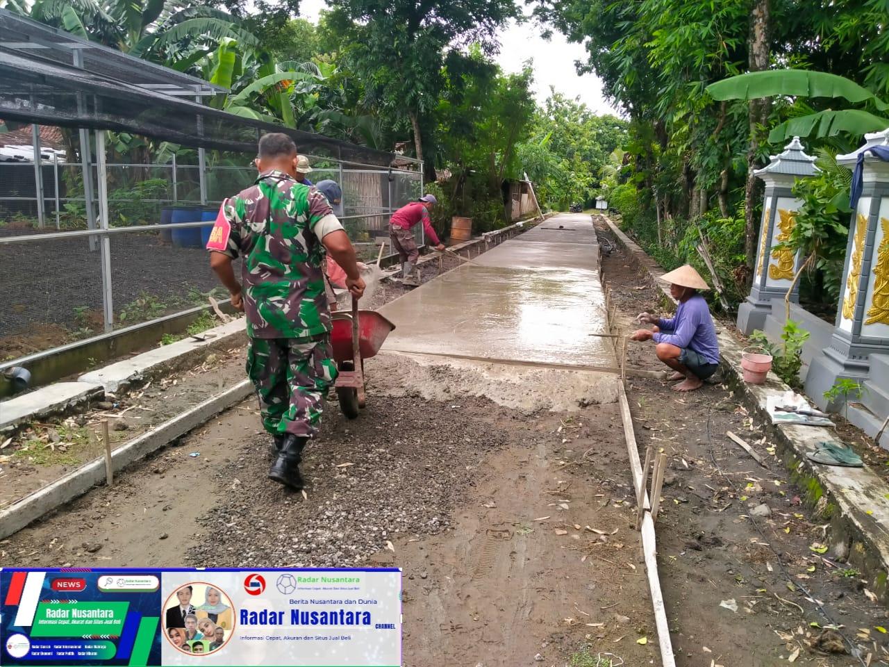 Babinsa Gotong Royong Membangun Jalan, Membangun Ekonomi Desa
