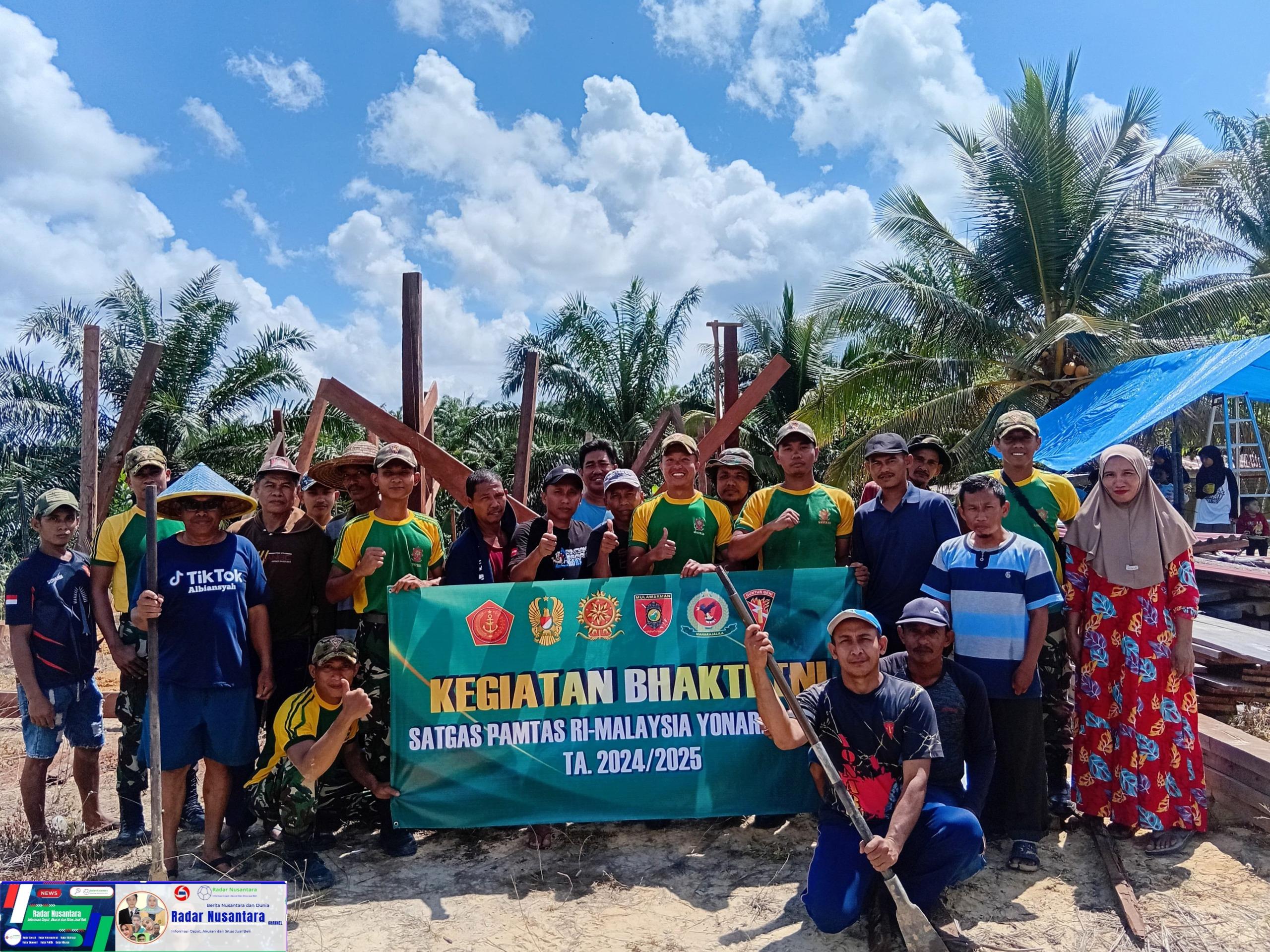 Bersama Warga, Satgas Pamtas Yonarmed 11 Kostrad Bangun Harapan di Perbatasan