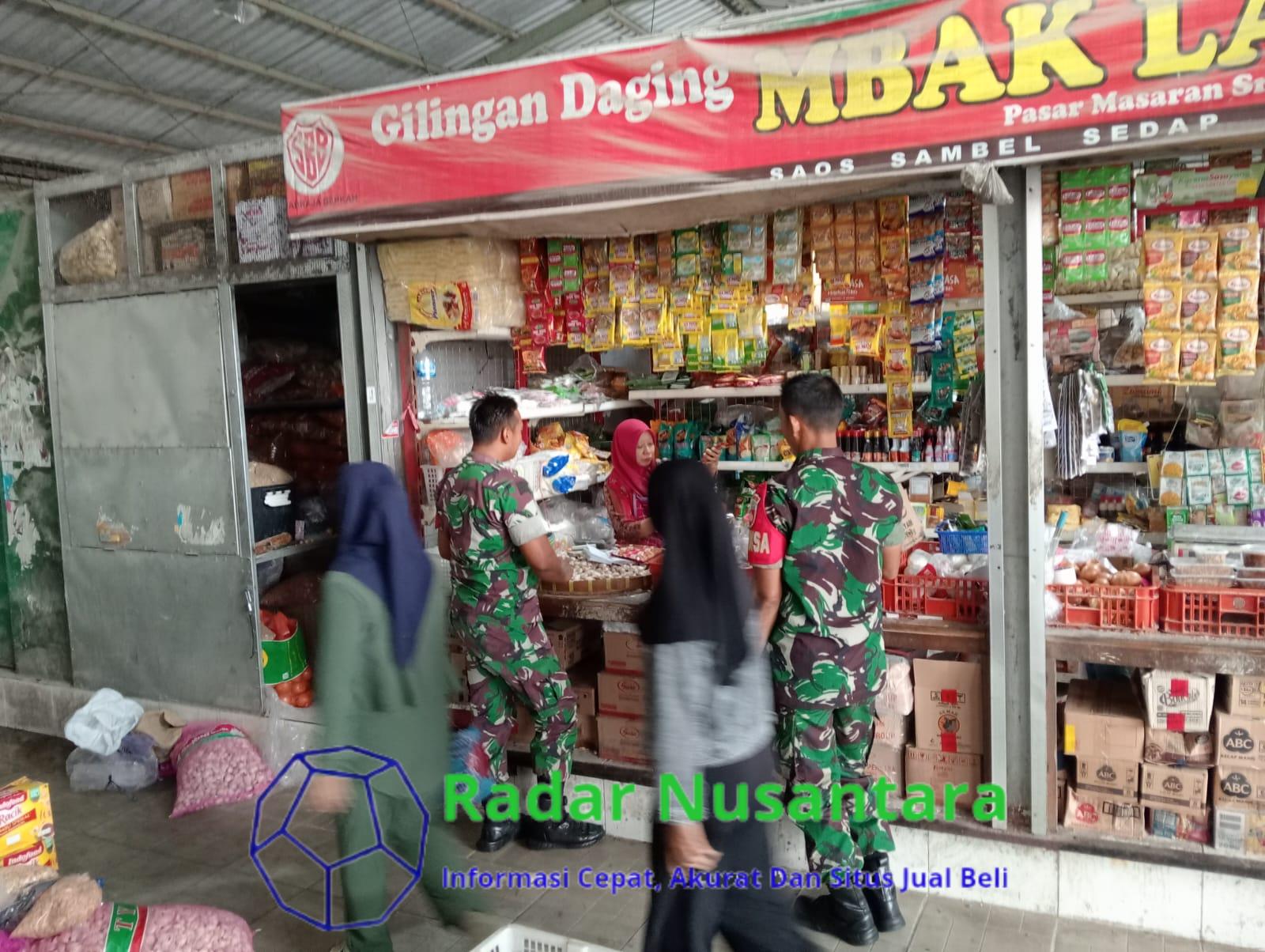 Babinsa Desa Pantau Ketersediaan dan Harga Bahan Pokok Jelang Idul Adha