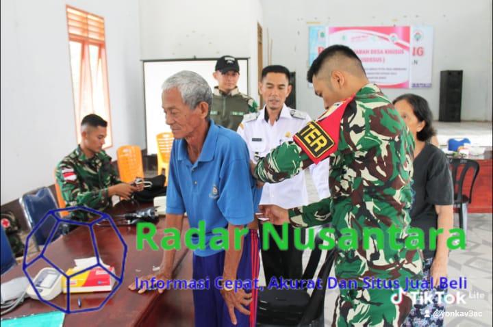 Satgas Yonkav 3/AC Bantu Posyandu Lansia Bersama Puskesmas Sebidang