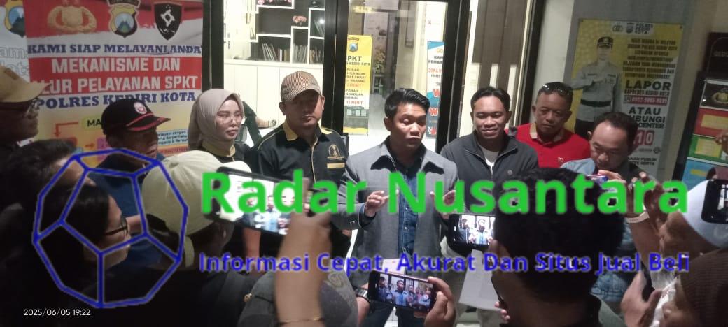 Didi Sungkono, S.H., M.H.: Kepala SMKN 1 Kota Kediri PERSEKUSI WARTAWAN dengan SAJAM CELURIT, Dilaporkan POLISI