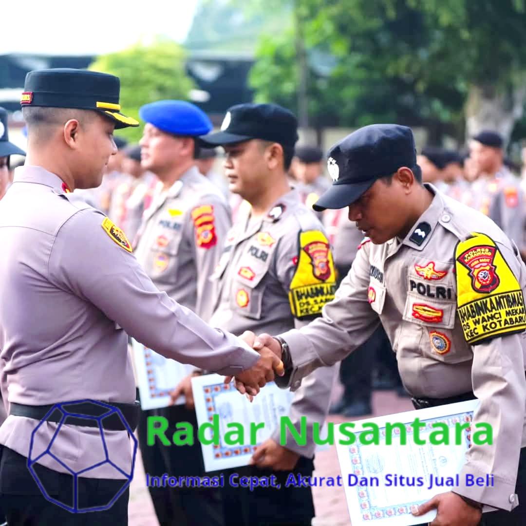 Personil Berprestasi Polsek Kotabaru Mendapatkan Penghargaan dari Kapolres Karawang