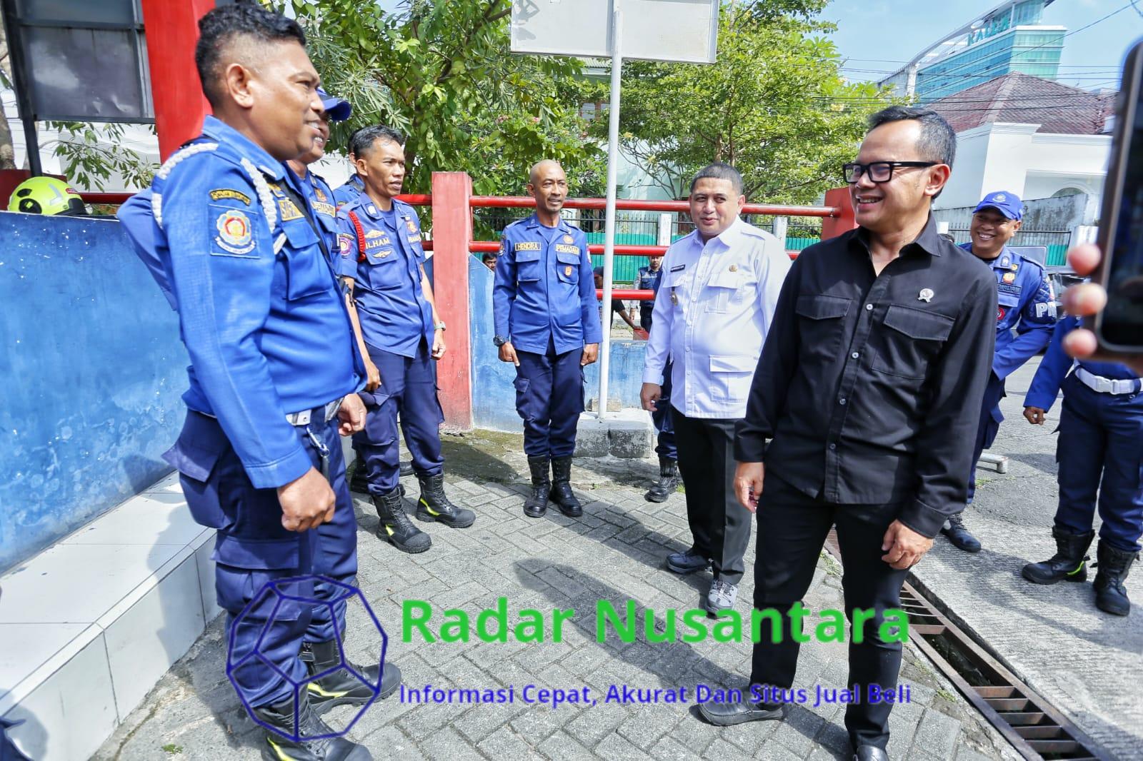 Kunjungi Damkarmat Kota Makassar, Wamendagri Bima Arya Apresiasi Kecepatan dan Responsivitas Layanan
