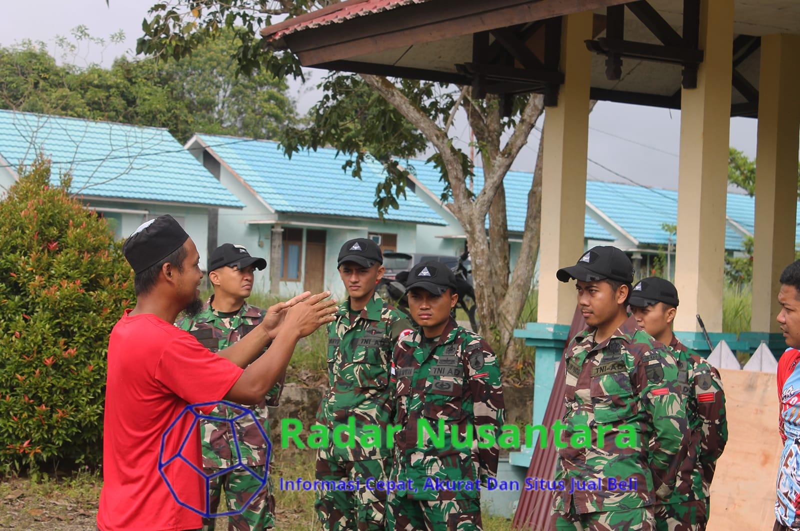 Prajurit Satgas Pamtas RI-Malaysia Yonkav 3/AC Gelar Karya Bakti di Mushola AT-Taqwa Badau