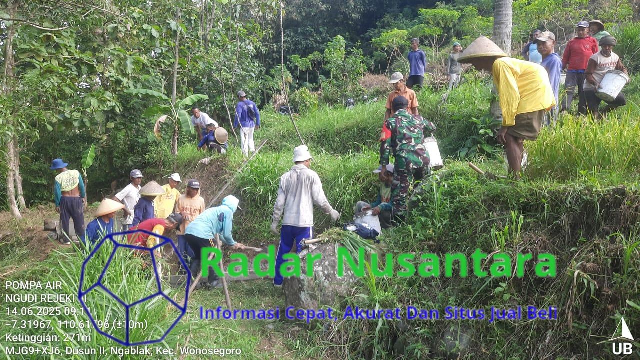 Sinergi TNI Dan Warga Kalinanas Buat Pondasi Pompa