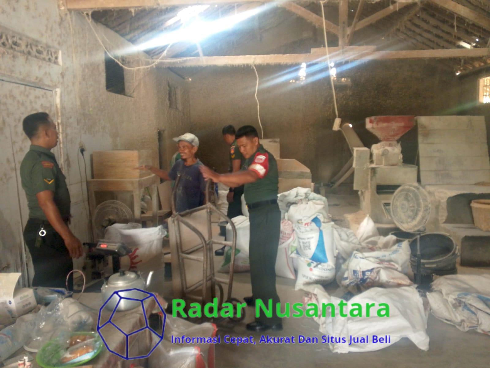 Babinsa Awasi Stok Beras di Penggilingan Padi, Pastikan Ketersediaan Pangan Aman