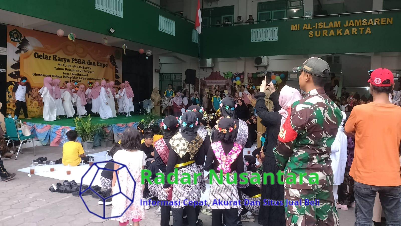 Tak Henti Bintahwil, Serda Ichsan Amankan Gelar Karya P5 & Expo MI Al Islam Jamsaren Surakarta