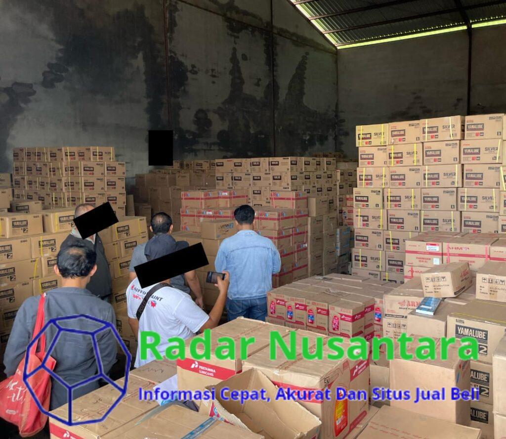 Aparat Gabungan Gerebek Gudang Berisi Ribuan Oli Diduga Palsu di Kubu Raya
