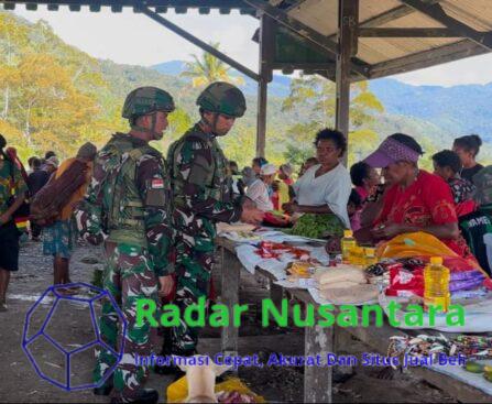 Satgas Yonif 521/DY Borong Hasil Bumi Kontribusi Upaya Meningkatkan Pertumbuhan Ekonomi Masyarakat di Pasar Distrik Apalapsili