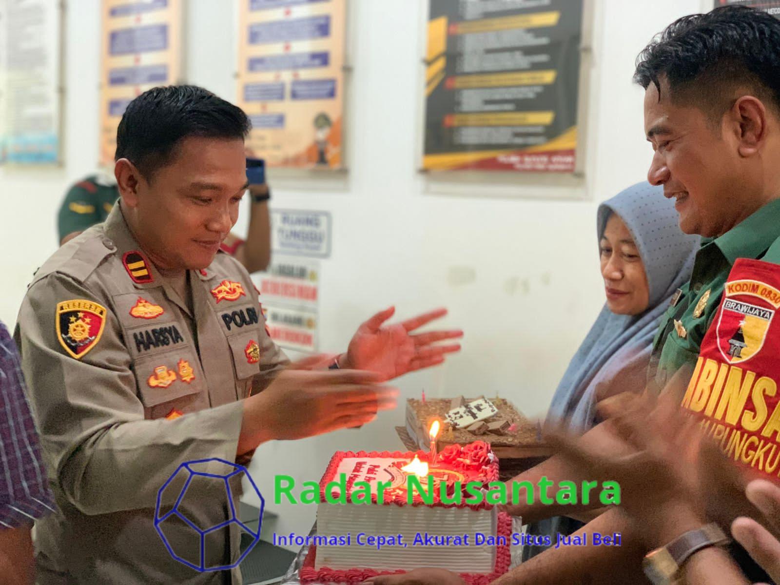 Sinergitas Tiga Pilar, Koramil Rungkut dan Kecamatan Gunung Anyar Beri Kejutan untuk Polsek Gunung Anyar di Hari Bhayangkara ke-79