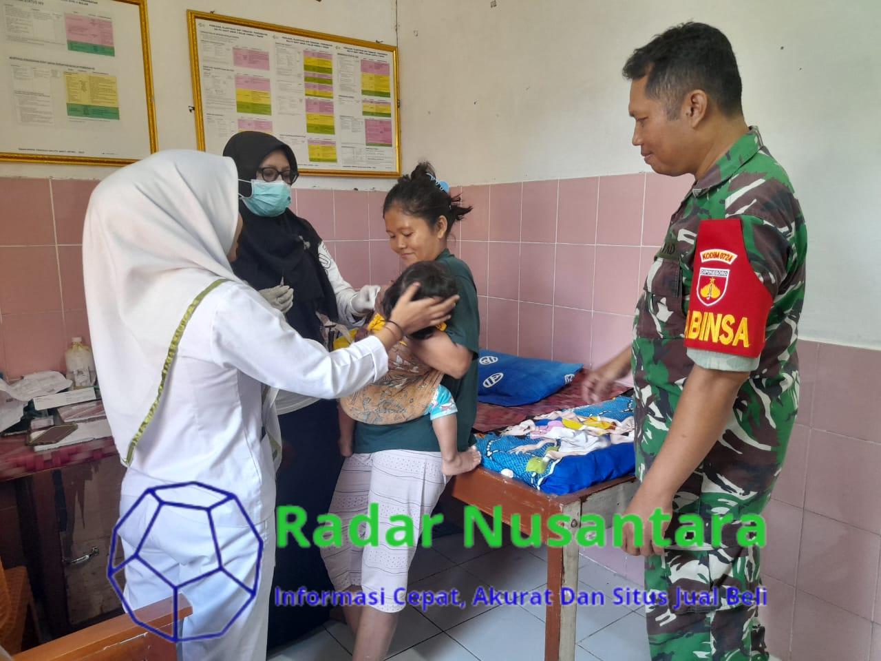Babinsa Nogosari Dampingi Imunisasi Balita untuk Generasi Sehat