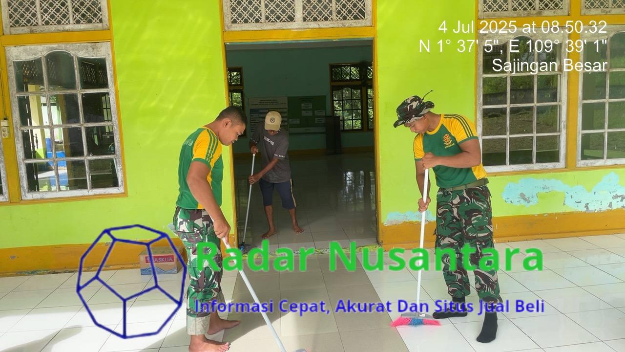 Satgas Pamtas RI-MLY Yonarhanud 1 Kostrad Pos Gabma Sajingan Gelar Karya Bakti Bersihkan Masjid
